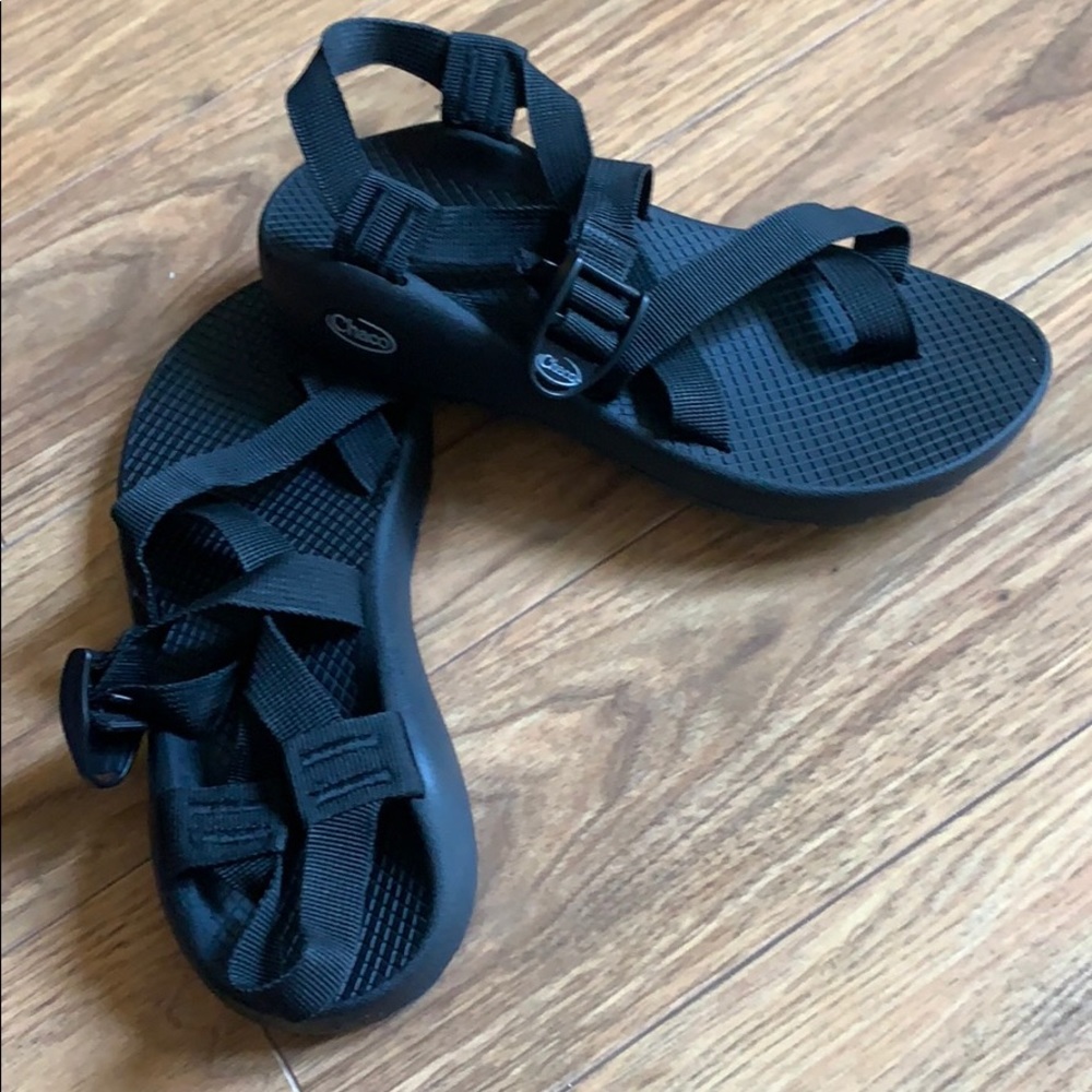 size 7 women’s chaco sandals
